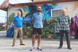 Photo caption: On August 4, the Deschênes Residents’ Association (ARD) kicked off the neighbourhood’s centennial celebrations and unveiled a special mural at the Deschênes Hotel. Photo: J-D Potié