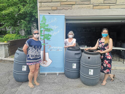 Photo caption: Hoping to save drinking water during heat waves, the Aylmer Sector Partners – Partenaires du secteur d’Aylmer – recently distributed 25 rain water barrels to residents, as part of a partnership with Aylmer district councillor Audrey Bureau intended to contribute to the fight against climate change. Photo: Courtesy of the Aylmer sector partners 