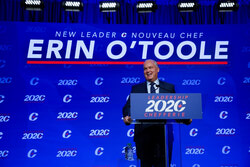 Légende de la photo : Avec l'élection d'Erin O'Toole à la tête du parti conservateur du Canada (PCC) le 24 août dernier, le conseiller de Deschênes Mike Duggan s'est montré très enthousiaste. Il a déclaré que c'était une occasion de « refaire du Canada un grand pays ». Photo : Erin O’Toole Facebook