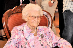 Community gathered to celebrate 
the 100th birthday of Winnifred Rees. 
Photo: William Pryor
