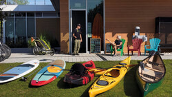 Caption: Canoe, kayak and paddle board rentals are available at Relais Plein Air rental station in Parc des Cèdres. Photo: Relais Plein Air.