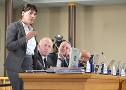 Gatineau council met in Aylmer, May 15, with some 45 people in audience.  Photo: Lily Ryan