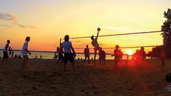 Photo caption: Pick up volleyball for all ages and experience offered every Thursday and Friday at des Cèdres beach near the Aylmer Marina from July to September. Photo credit: Greg Newing.