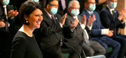 Photo caption: Mayor France Bélisle