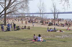 Photo: Saturday April 10 marked a high-point in new Covid-19 cases, only to be surpassed the following day. It was also remarkably warm, drawing over-capacity numbers of un-masked people to Gatineau parks, including Park des cèdres. (LR) Photo: Colin Clarke