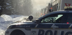 Aylmer se mobilise derrière les familles qui ont perdu leur maison sur Garden Road, le 23 novembre.  
Photo: Mia Meneses