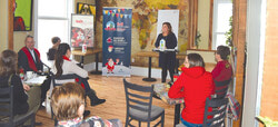 A lively unveiling of the Christmas programming in Old Aylmer on November 16 at Bistro L’Autre OEil, Principal and Frank Robinson. PHOTO: OLIVIER PILON