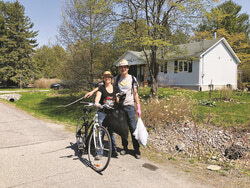 Photo caption: Lakeview Terrace neighbourhood association (AQTL) representative Anik Desmarais and her husband to spend Earth Day cleaning the streets. Photo: Courtesy of the AQTL
