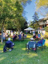 Friends of Wychwood Association celebrated their 20th anniversary on September 18 at Parc Aquamarine. The event celebrated the residents’ association and included music, food, cake, and offered members an opportunity to learn more about the history of Wychwood. 


Photo: Courtesy Charles-Henri Roy
