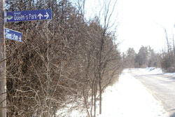 Photo caption: In an effort to implement speed reduction measures in the region’s rural areas and encourage residents to respect speed limits, Gatineau has adjusted its policy on traffic control methods. Photo : JD Potié