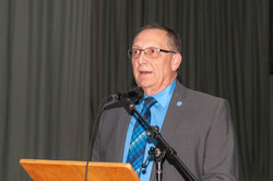 Alain Guy, president of the Western Quebec School Board (WQSB) opened the townhall meeting about innovating schools. WQSB and the Lab-École initiative held its first Gatineau townhall meeting, March 27, at Pierre Elliott Trudeau Elementary School. 
Photo: Michel Gosselin    