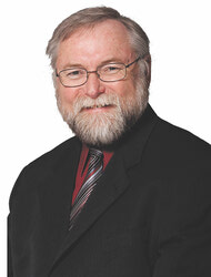 Gatineau MNA Robert Bussière explained that parents have difficulty finding educational child care and he is delighted with the province’s announcement for more spaces. (LR) Photo: Bulletin archives