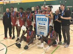 Les Hurricanes du Cégep Heritage ont procuré un premier titre de championnat à l’école pour le première fois depuis 1993. Photo: Courtoisie
