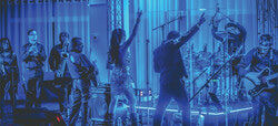 THE BUZZ LIVE BAND’S SHOW WAS AMAZING!
     Photo : Dominic Charette
