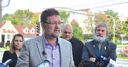 Incumbent mayoral candidate Maxime Pedneaud-Jobin speaking to reporters September 18 on rapid transit for Aylmer. In the background, party candidates Véronic Boyer for Ward 2, François Sylvestre for Ward 1 and Ward 3’s incumbent Richard Bégin.	Photo: Lily Ryan
