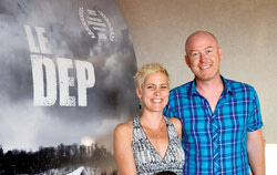 Le film Le Dep, filmé à 
Val-des-Monts, a été inauguré au Cinéma Aylmer le 17 août. Sont présents sur la photo : 
la directrice Sonia Bonspille Boileau et le producteur Jason Brennan. (LR) 

Photo: Lily Ryan