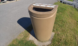 This type of dual-waste bin currently used along the Marina boardwalk is being phased out in favour of the trash-only bin. 	
Photo: LR