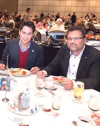 Pontiac MP Will Amos with Gatineau mayor Maxime Pedneaud-Jobin at the regional fundraising event for Christmas food baskets, December 11.
Photo: Richard Perron