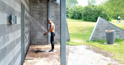 Exterior showers at des Cèdres
pavilion are functional,
even when the beach is closed
so swimmers can rinse off.
Photo: Lily Ryan