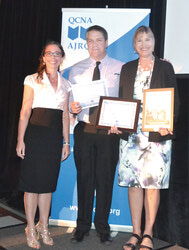 QCNA Vice-president Lily Ryan with QCNA President Steve Bonspiel and Journal du Pontiac General Manager, Lynne Lavery accepting the Journal’s award for Best Newspaper Promotion at last year’s QCNA Better Newspaper Awards competition.
Photo: Laurent Robillard-Cardinal